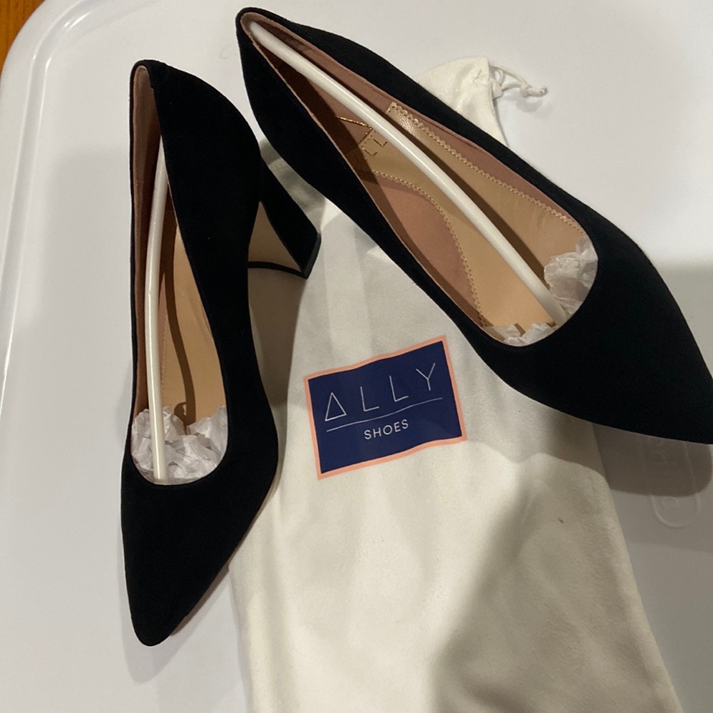 Designer Ally Heels. Made in Shanghai. Size 5